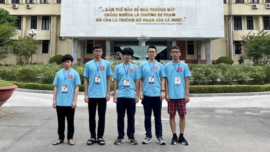 Vietnam scores a big win at 2021 Int’l Physics Olympiad
