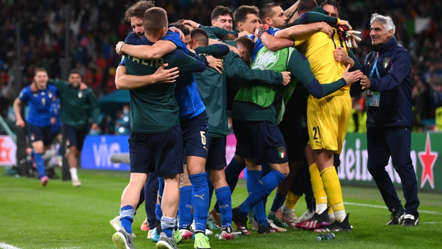 Đánh bại Tây Ban Nha trên chấm luân lưu, Italia lần thứ 4 vào chung kết EURO