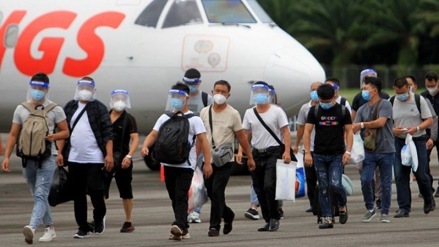 Số ca Covid-19 Đông Nam Á tử vong cao nhất trong tuần, Indonesia cấm lao động nước ngoài
