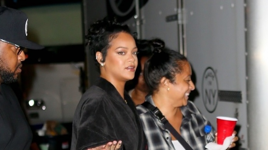 Rihanna tái xuất khác lạ trên phim trường 