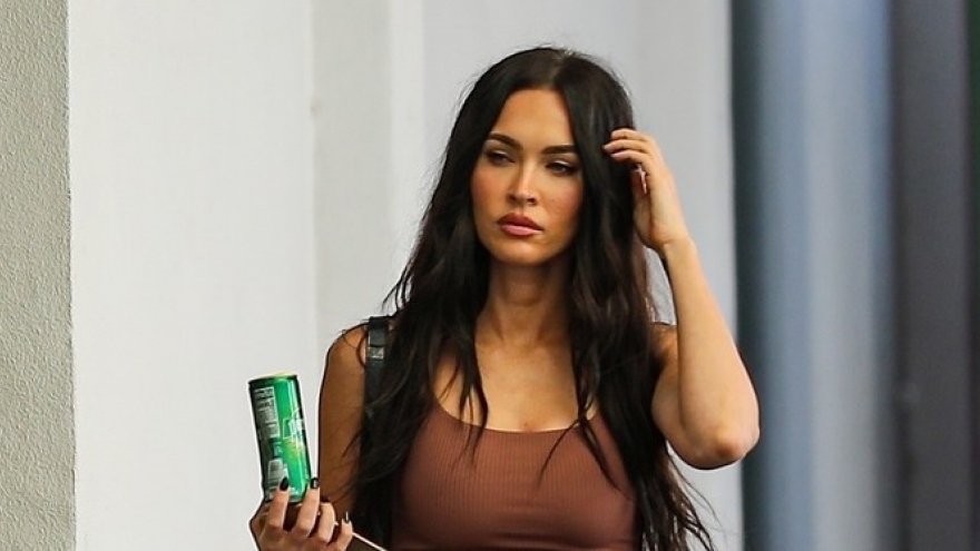 Megan Fox một mình đến gặp bác sĩ da liễu ở California