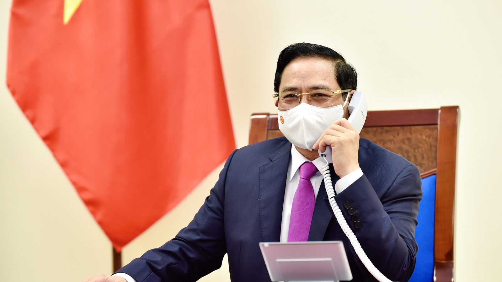 Thủ tướng Phạm Minh Chính điện đàm với Thủ tướng Nội các Hàn Quốc