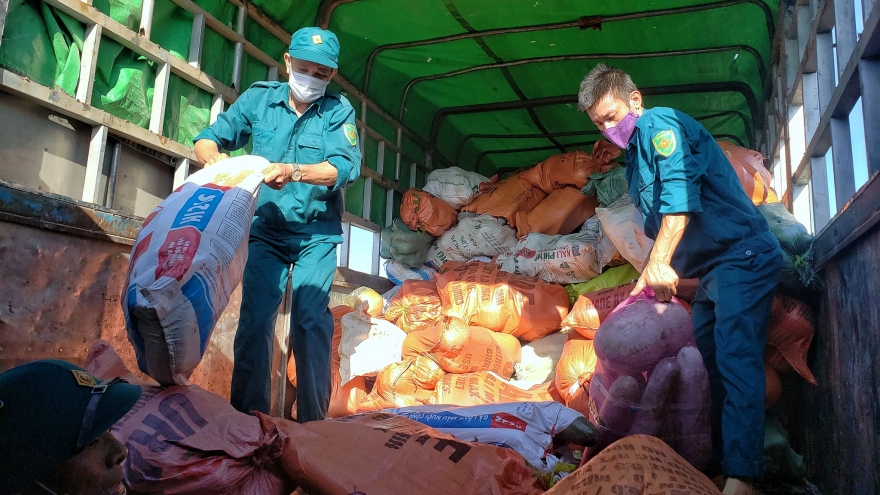 Người dân Nghệ An quyên góp hơn 350 tấn hàng hóa gửi vào TP.HCM