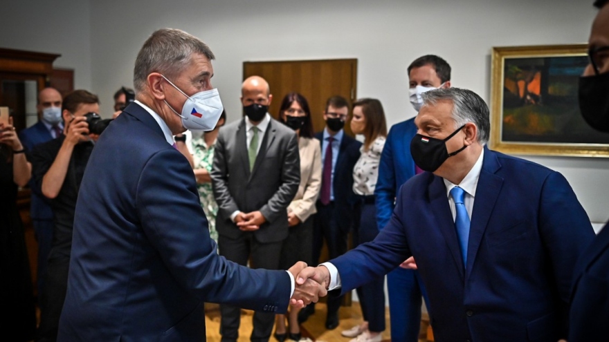 Séc đề nghị Hungary cho vay 200.000 liều vaccine ngừa Covid-19