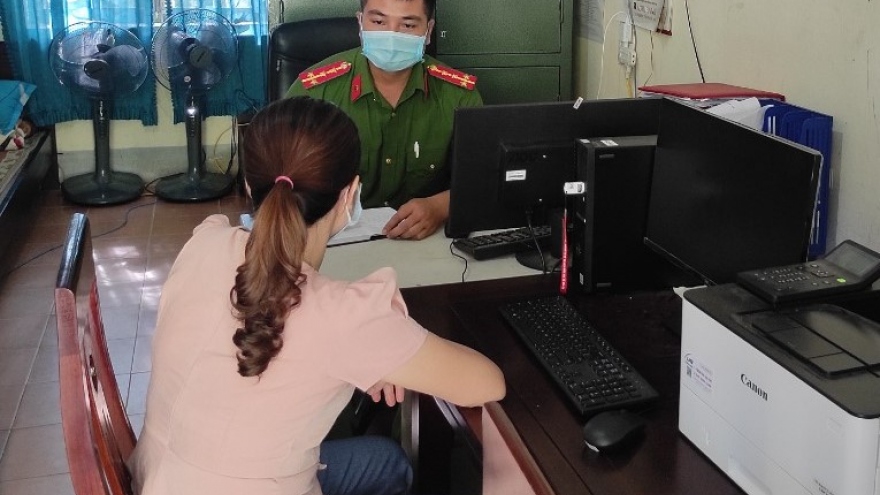 Đại úy công an lao mình xuống dòng nước chảy xiết cứu người phụ nữ bị cuốn trôi