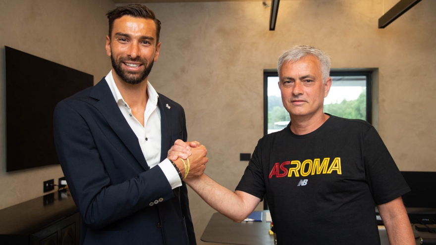 AS Roma chính thức có tân binh đầu tiên dưới thời Jose Mourinho