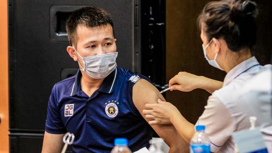 100% thành viên của Hà Nội FC đã tiêm 2 mũi vaccine Covid-19