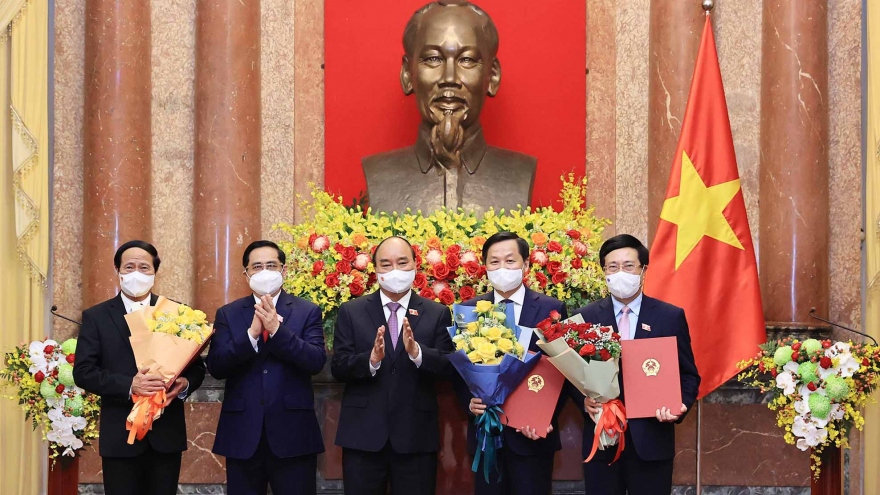 Chủ tịch nước Nguyễn Xuân Phúc trao Quyết định bổ nhiệm cho các thành viên Chính phủ