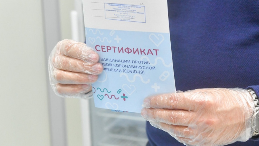 Nga bắt đối tượng cấp giấy chứng nhận tiêm vaccine Covid-19 bất hợp pháp