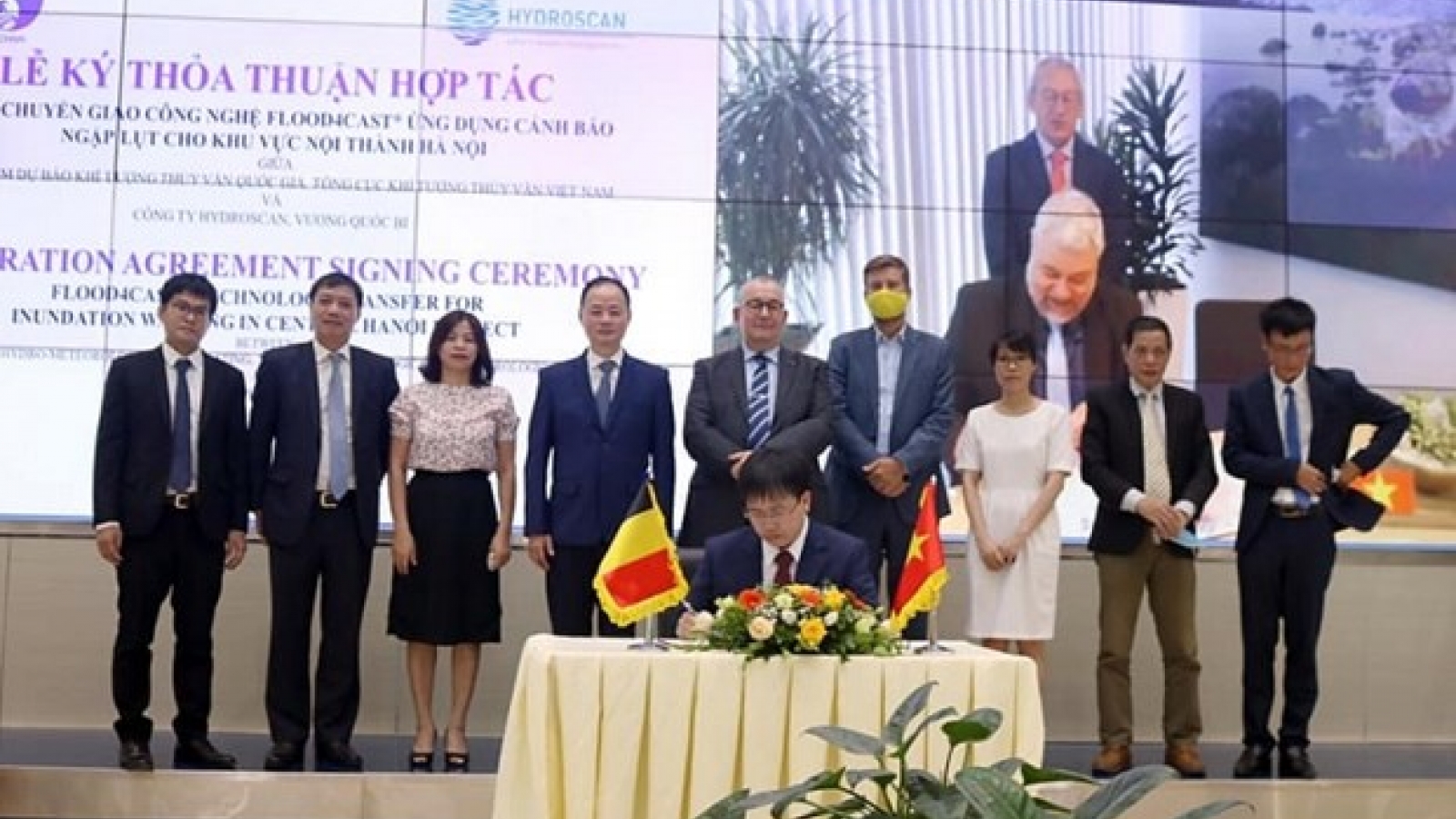 Hanoi receives real-time flood warning technology
