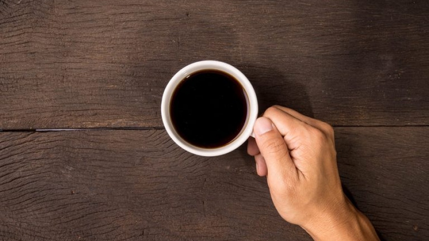 Mẹo giúp bạn yên tâm uống cà phê mà không lo xỉn răng