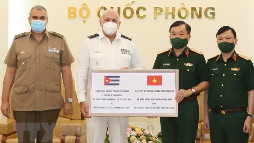 Defence Ministry presents medical supplies, equipment to Cuba