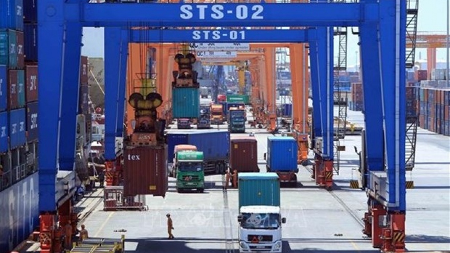 Vietnamese, German firms sign contract for supply of container cranes