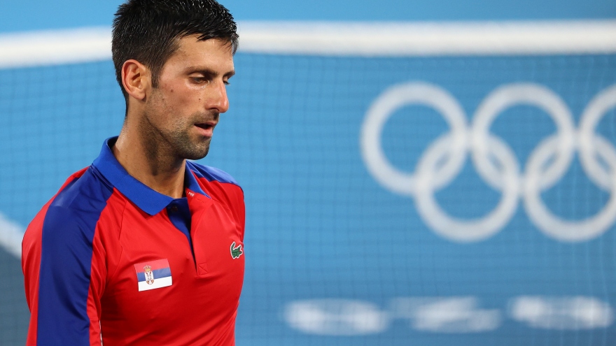 Thua ngược Zverev, Djokovic lỡ hẹn HCV đơn nam Olympic Tokyo 2020