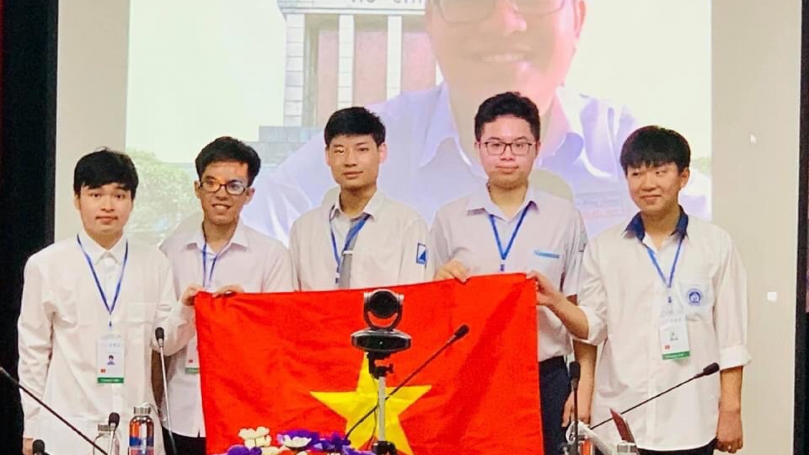 Học sinh Hà Nội đạt 3 huy chương vàng tại kỳ thi Olympic quốc tế 2021