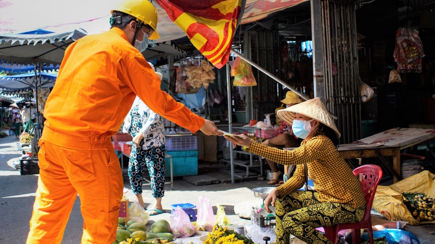 EVNSPC khuyến cáo khách hàng sử dụng điện tiết kiệm khi làm việc tại nhà