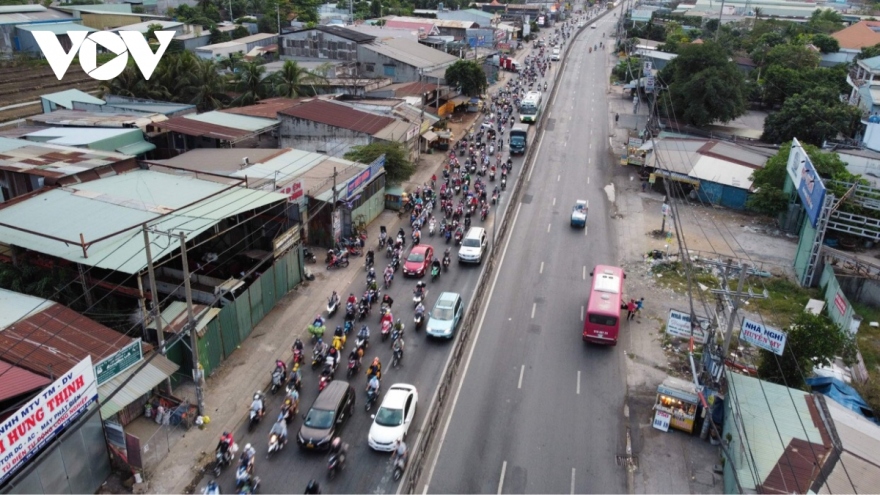 Locals rush to leave HCM City ahead of lockdown