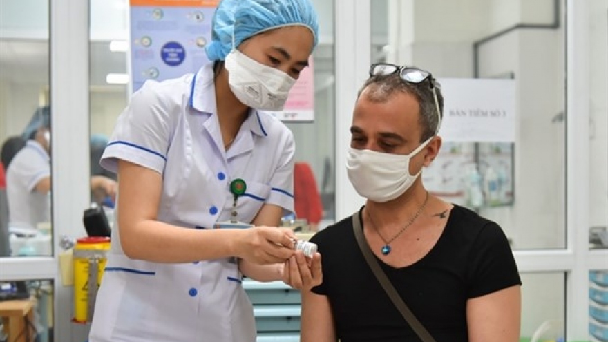 HCM City works on COVID-19 vaccination plan for foreigners