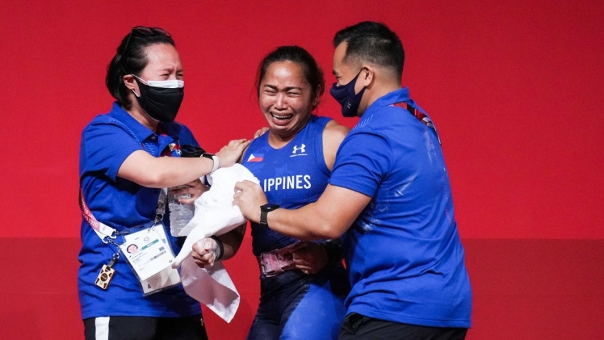 VĐV Philippines “khóc như mưa” khi giành tấm HCV lịch sử và lập kỷ lục Olympic