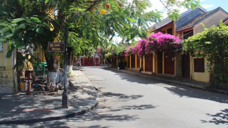 Hoi An ancient town on first day of social distancing order