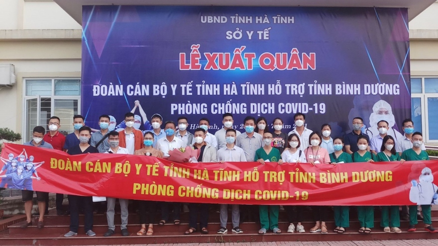 Đoàn cán bộ y tế Hà Tĩnh lên đường hỗ trợ Bình Dương chống dịch Covid-19