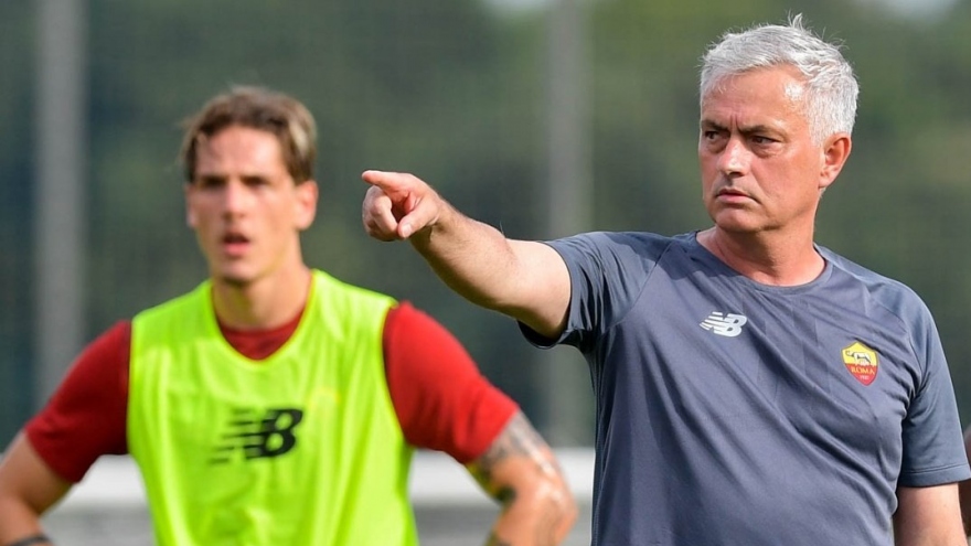 HLV Jose Mourinho thanh lý 8 cầu thủ AS Roma