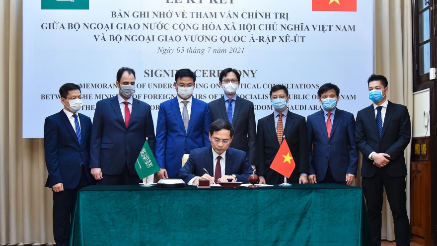 Bộ Ngoại giao Việt Nam và Bộ Ngoại giao Ả-rập Xê-út ký Bản ghi nhớ về tham vấn chính trị