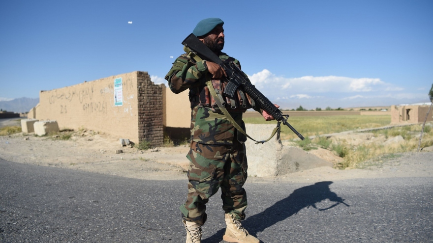 Hơn 1.000 binh lính Afghanistan chạy sang Tajikistan sau đụng độ với Taliban