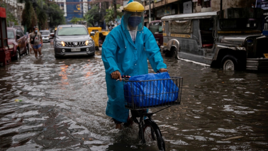 Philippines sơ tán hơn 15.000 người do lũ lụt