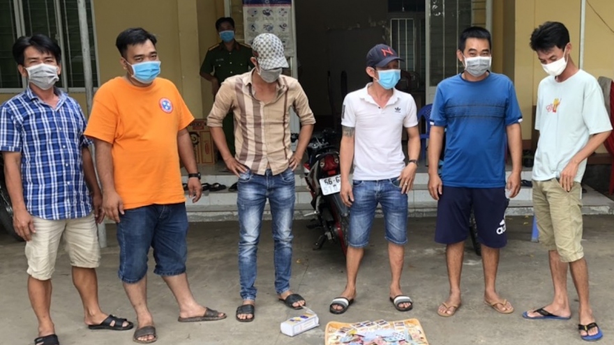 Đồng Tháp xử phạt 9 người tụ tập ăn nhậu 120 triệu đồng