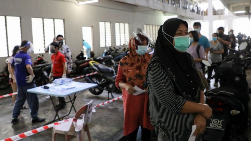 Số ca mắc Covid-19 mới trong ngày tại Malaysia cao kỷ lục