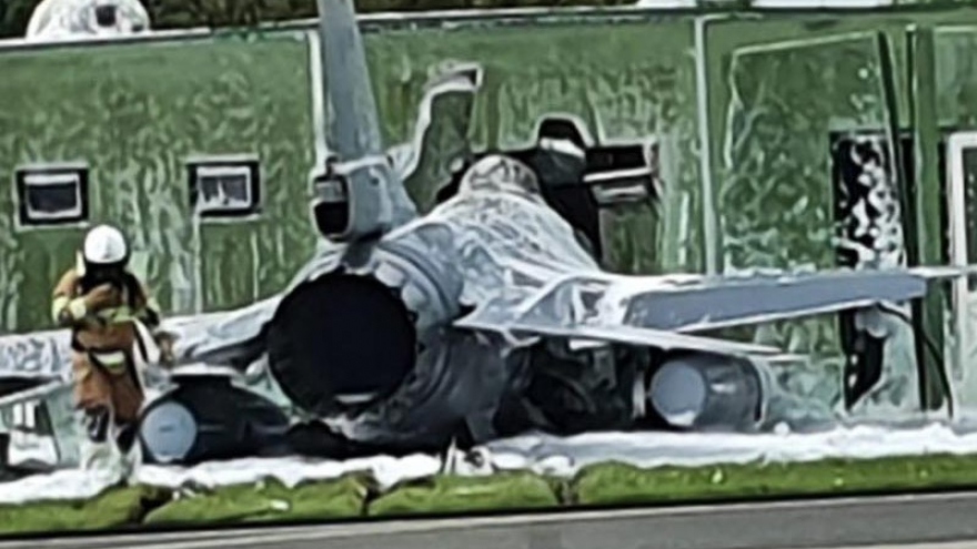 Máy bay chiến đấu F-16 của Bỉ đâm vào nhà khi cất cánh ở Hà Lan
