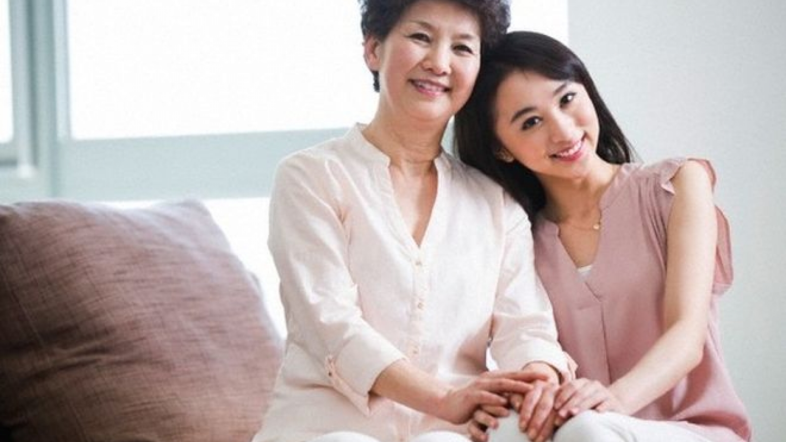 Khác máu tanh lòng thật ư?