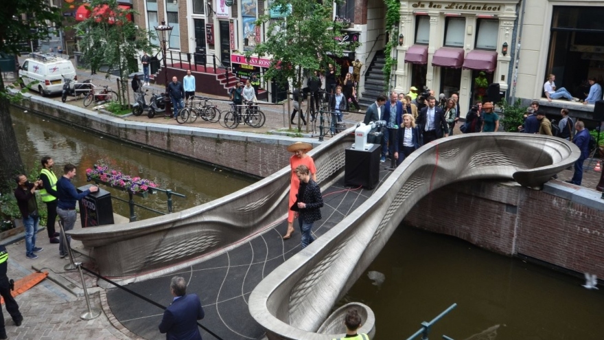 Cây cầu in 3D độc đáo khai trương tại Amsterdam