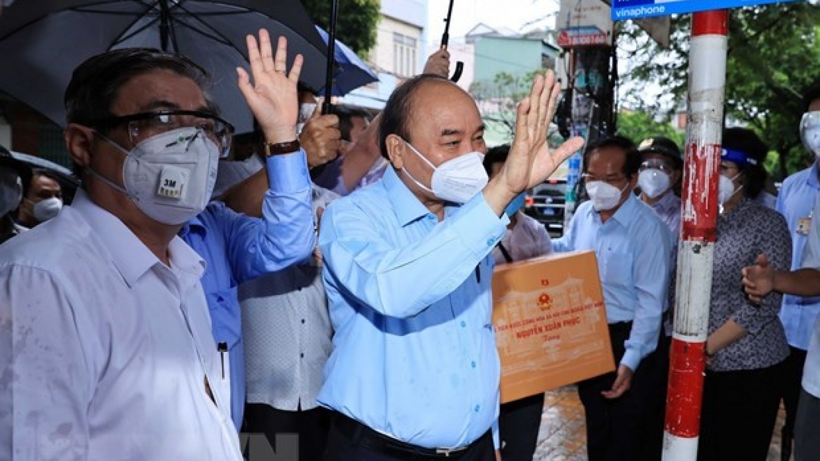 State President visits pandemic-hit HCM City