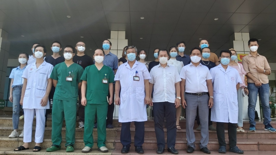 
        30 cán bộ Bệnh viện Bệnh Nhiệt đới Trung ương lên đường hỗ trợ TP.HCM
                              