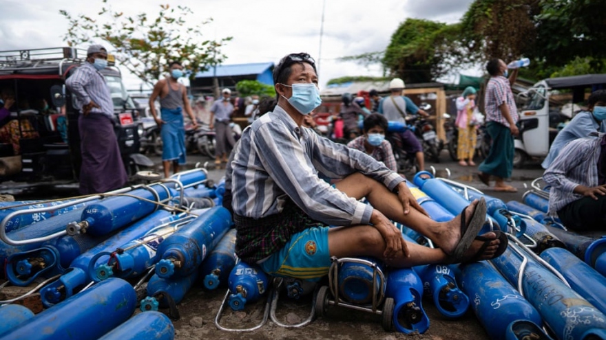 Dịch Covid-19 bùng phát mạnh, Myanmar “khát” oxy