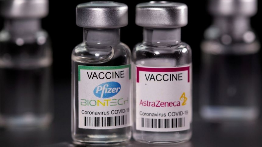 Hai liều vaccine Pfizer, AstraZeneca có hiệu quả cao trước biến thể Delta