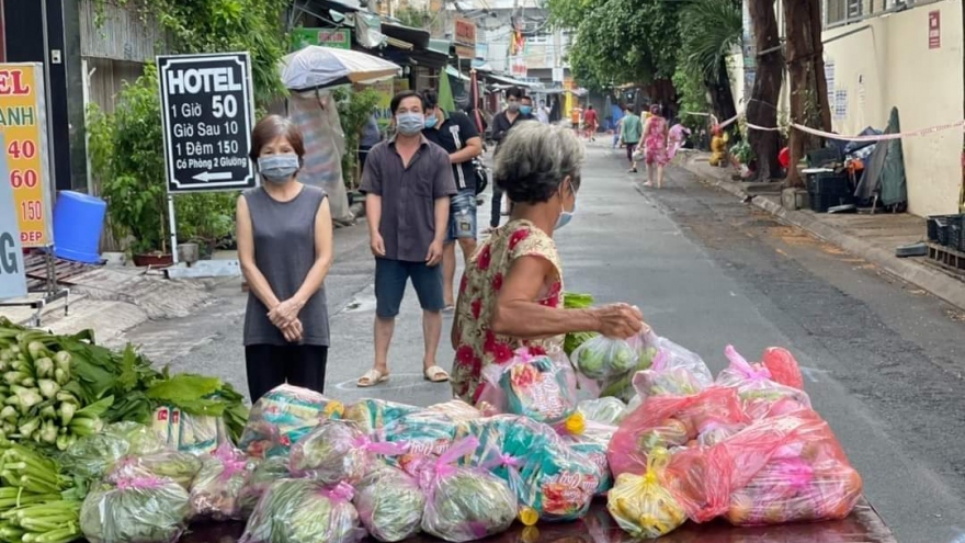 Mặt trận Tổ quốc TP.HCM hỗ trợ 3,9 tỷ đồng cho lao động tự do không đăng ký tạm trú