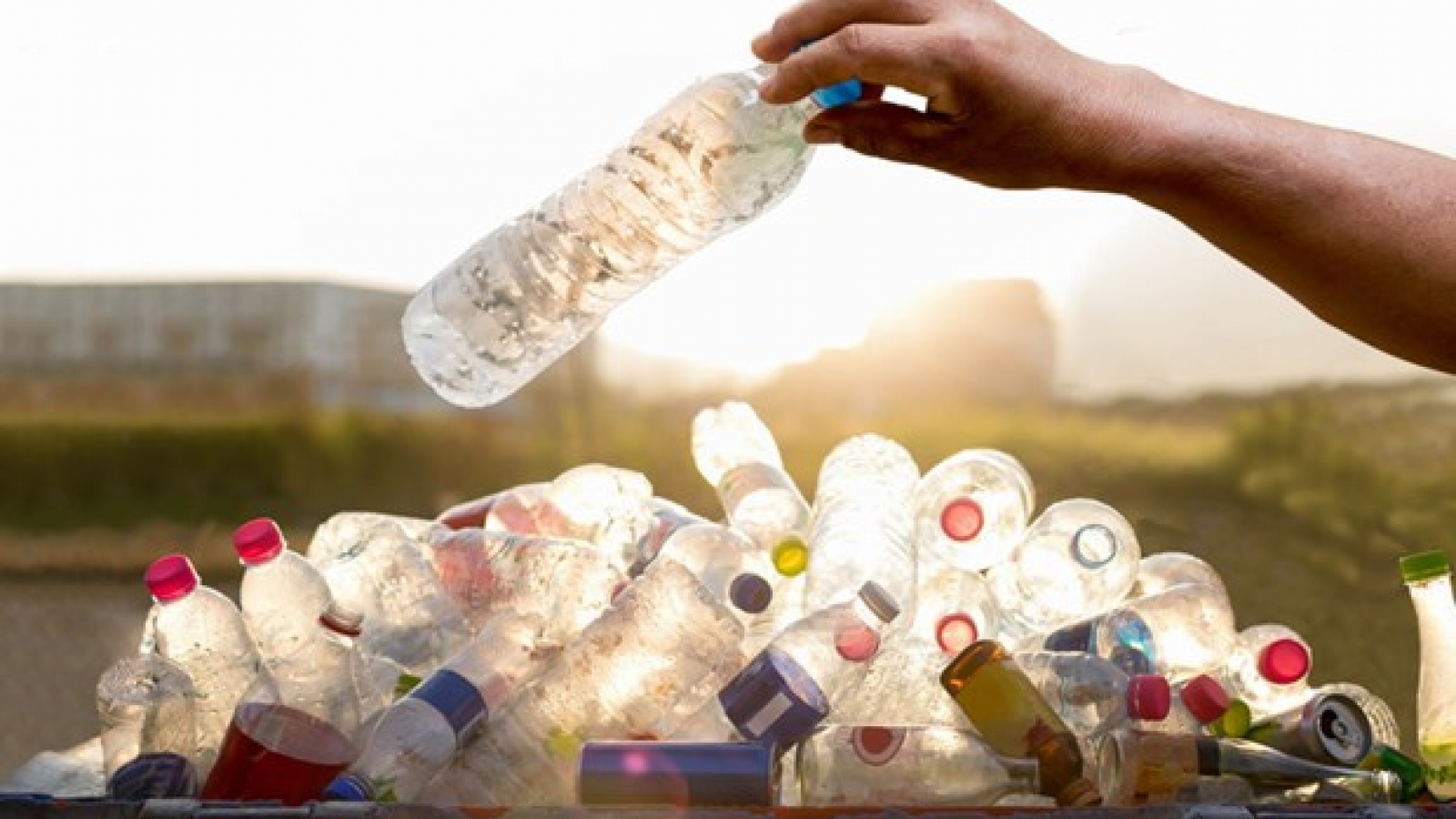 Vietnam sets to significantly cut use of single-use plastics by 2025