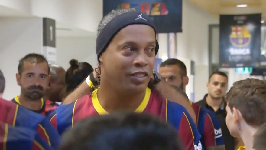 Ronaldinho ghi bàn, huyền thoại Barca thua ngược trước Real Madrid