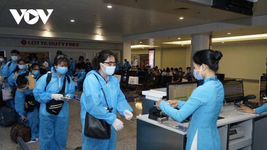 9 ca dương tính virus SARS-CoV-2 trên 2 chuyến bay từ TP.HCM về Hà Nội 