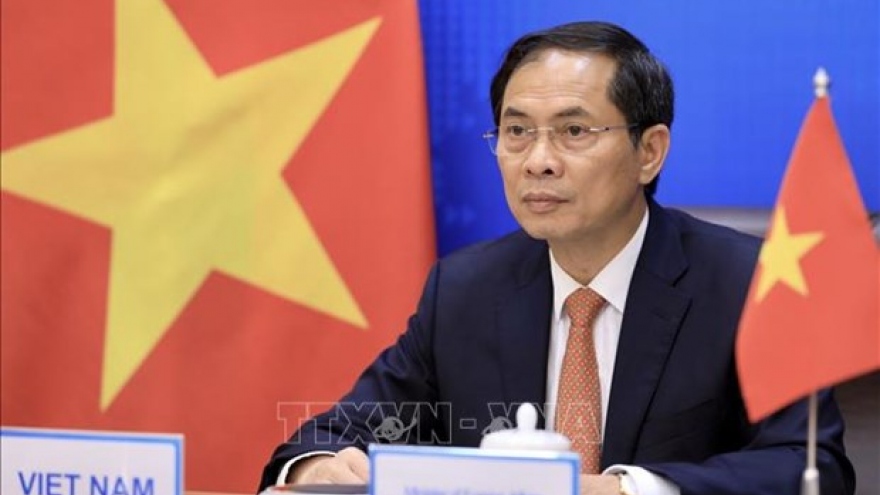 Newly-appointed Foreign Minister receives congratulations from China