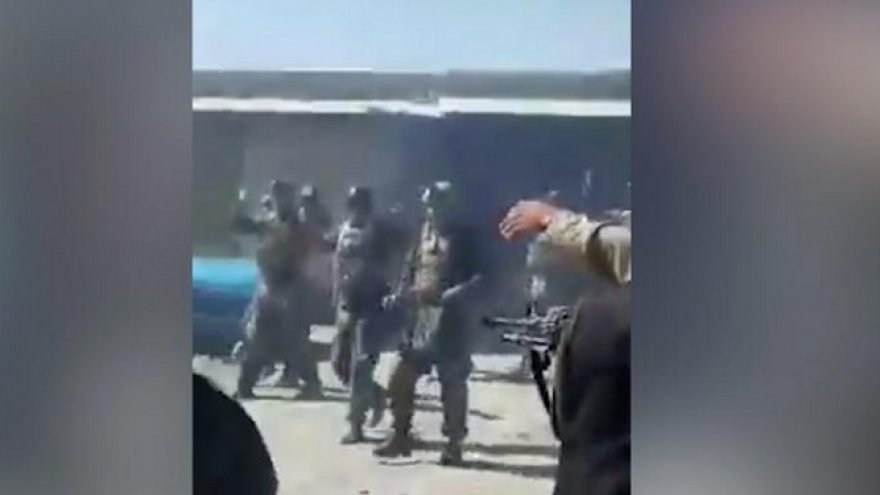 Chiến binh Hồi giáo Taliban hành quyết 22 lính đặc nhiệm Afghanistan dù họ đã đầu hàng