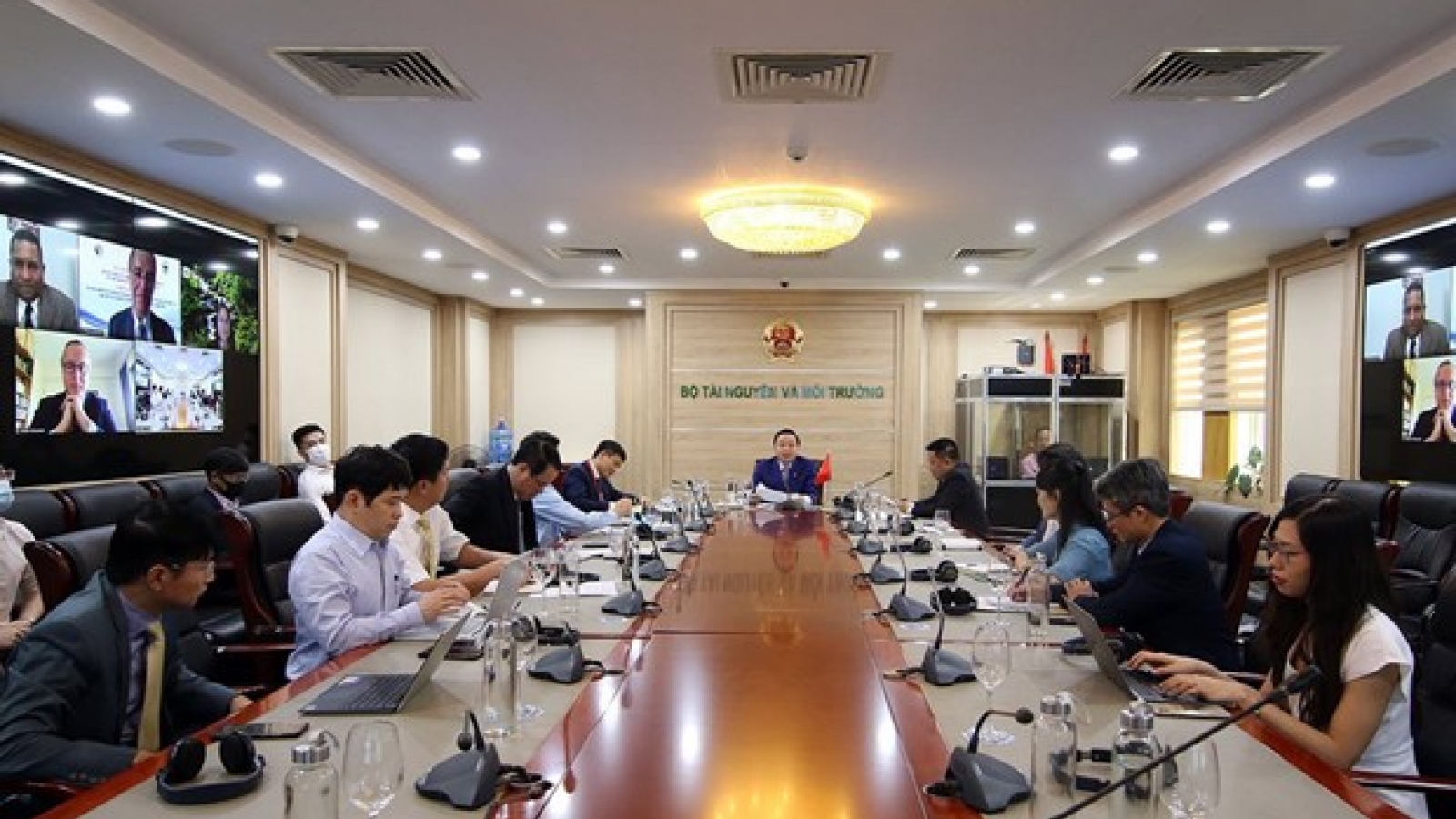 Vietnam steps up cooperation on nature preservation with WWF