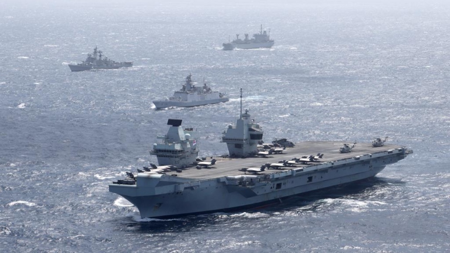 Nhóm tàu sân bay Anh HMS Queen Elizabeth đi vào Biển Đông