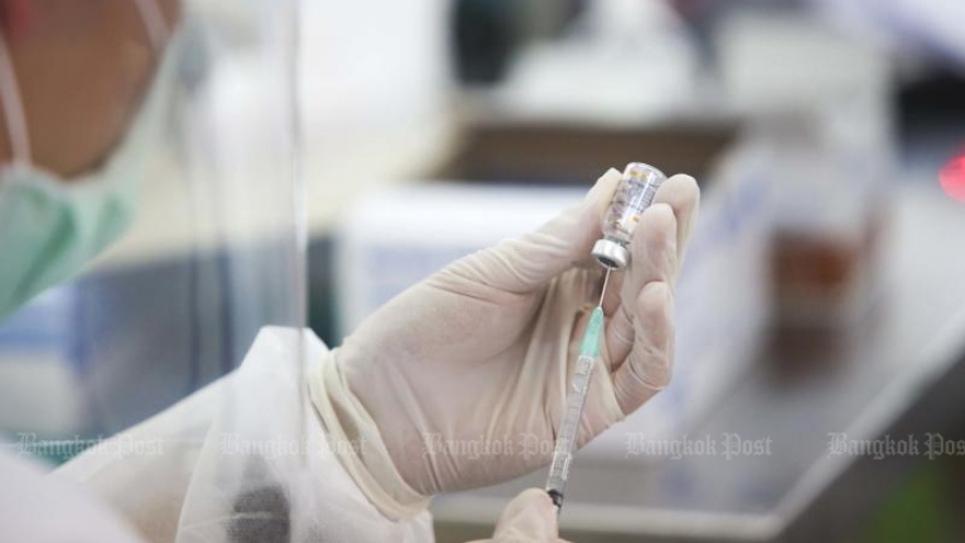 Thái Lan buộc tội 11 người vì bán suất tiêm vaccine Covid-19