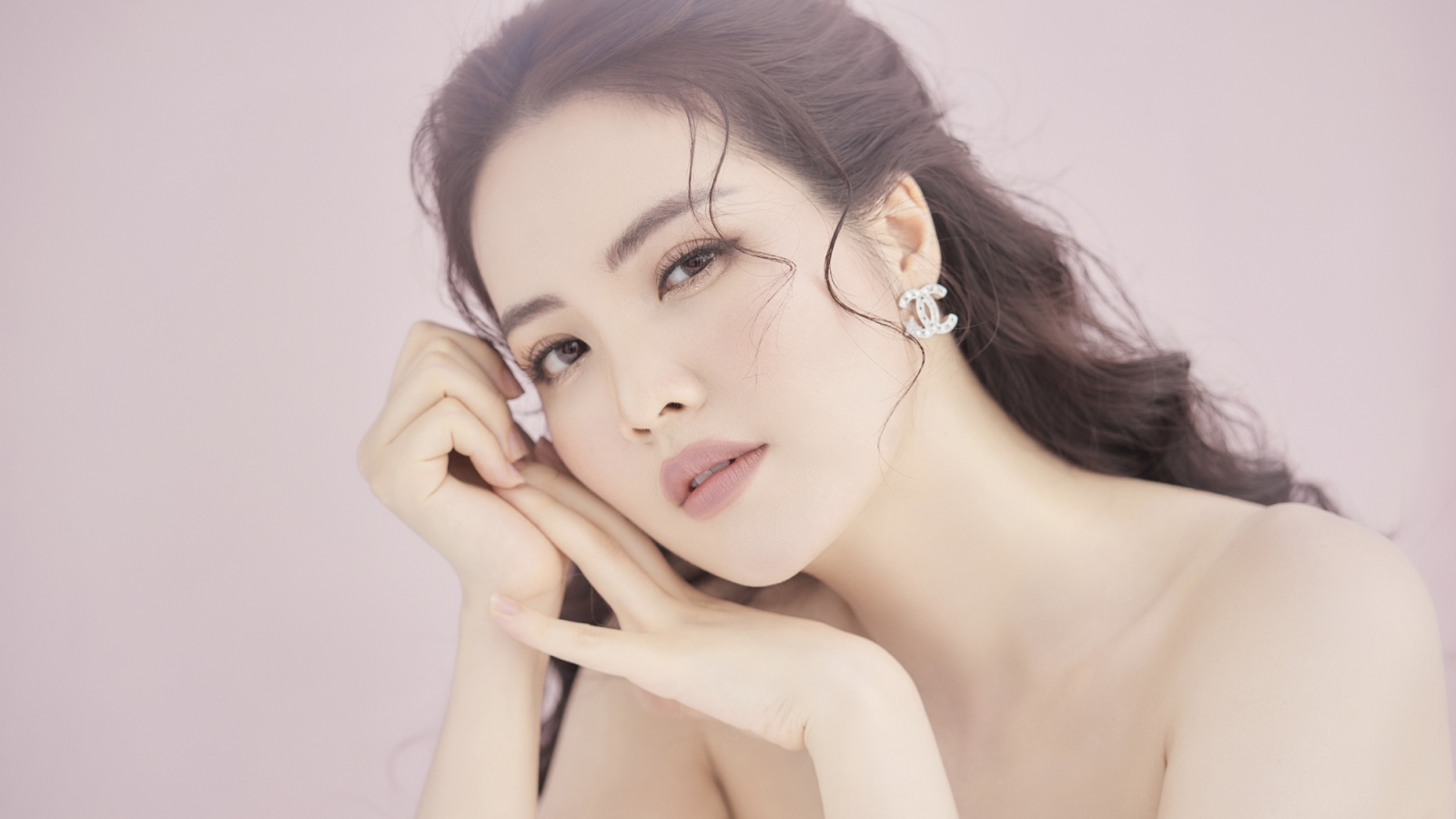 Á hậu Thụy Vân đón tuổi mới bằng bộ ảnh trong veo khoe vẻ đẹp “gây thương nhớ”