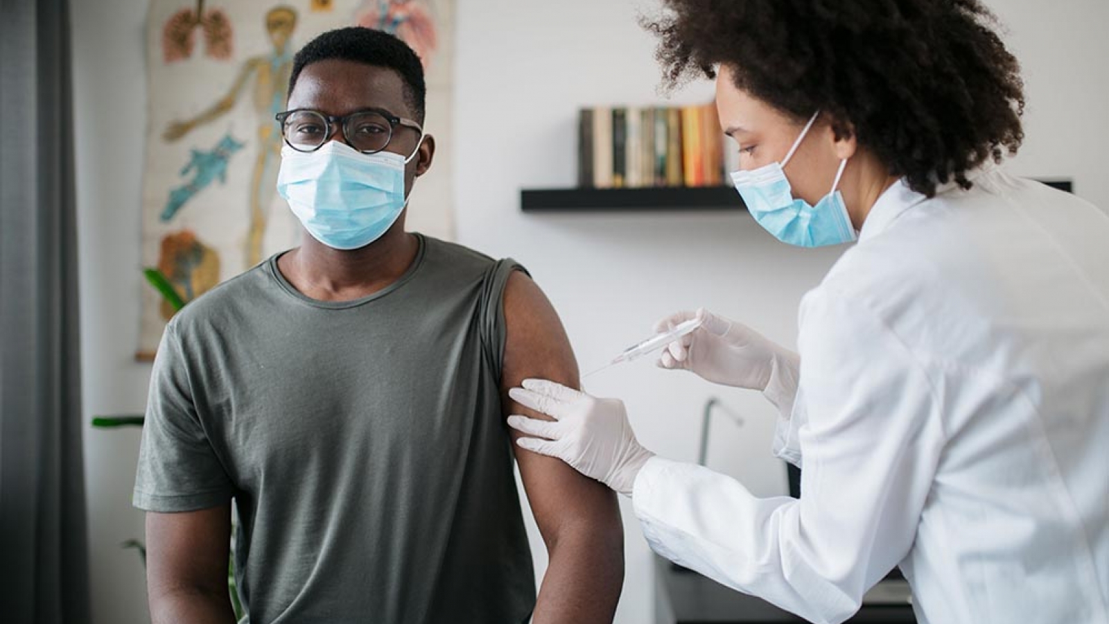 Vaccine Covid-19 - vũ khí chặn đà lây lan và tử vong 