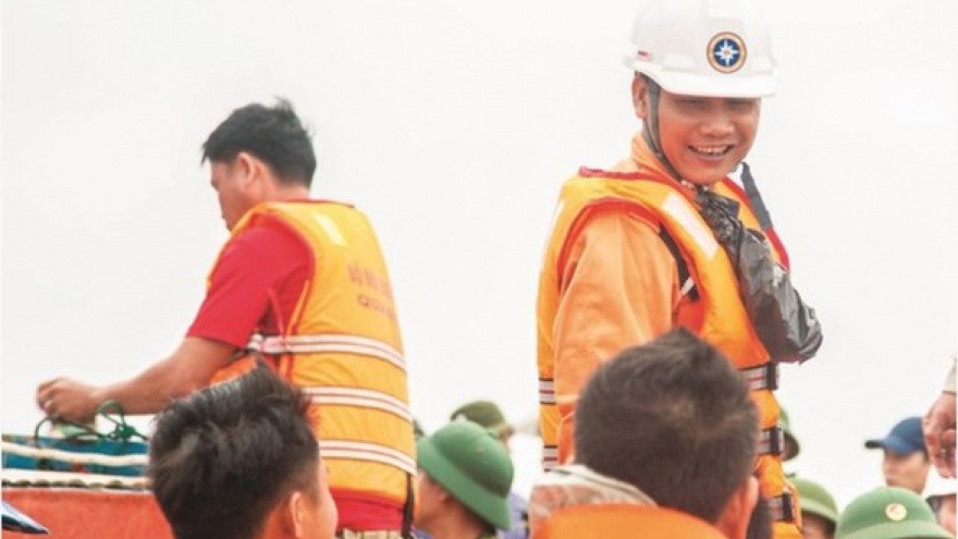 Vietnamese rescuer honoured with IMO bravery award